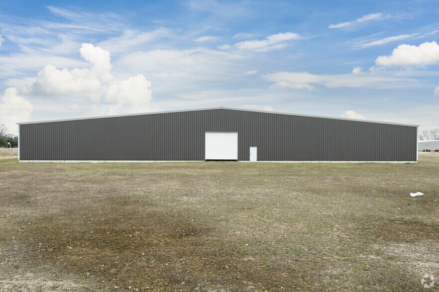 More Photos Of 300 Hammontree Dr, Morenci Warehouse For Lease