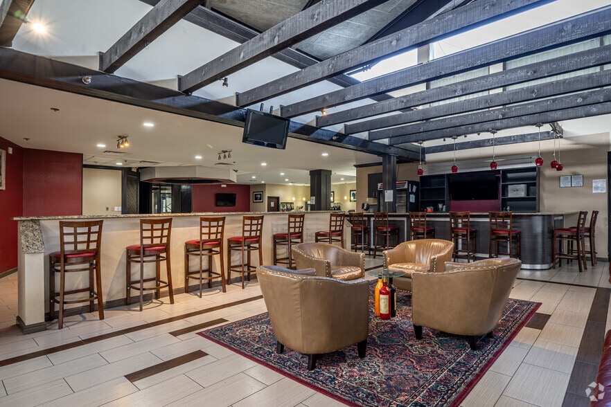 More Photos Of 925 Highway 332, Lake Jackson Hotel For Sale