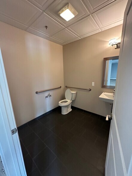 More Photos Of 3 Stadler St, Belchertown General Retail For Lease