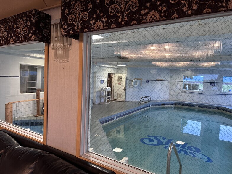 More Photos Of 1609 E Harbor St, Warrenton Hotel For Sale