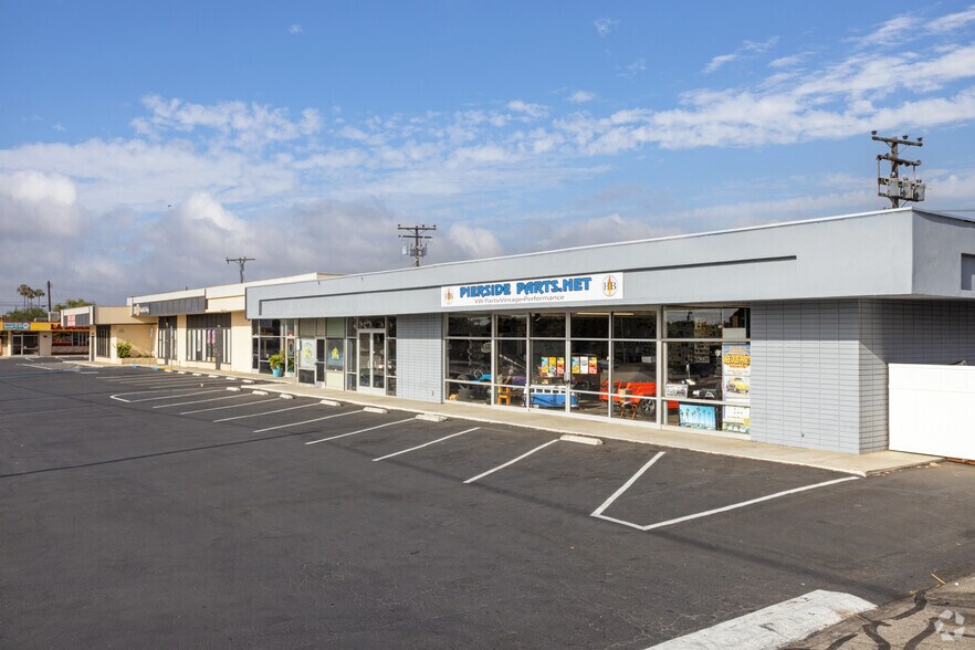 More Photos Of 17055 Newland St, Huntington Beach Unknown For Lease