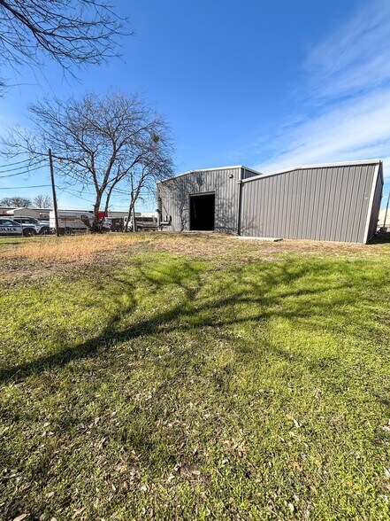 More Photos Of 116 Commercial Pl, Schertz Warehouse For Sale