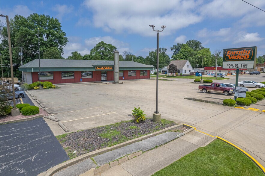 More Photos Of 912 E Main St, Olney General Retail For Lease