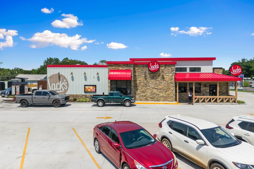 More Photos Of 403 W Jefferson St, Quincy Fast Food For Sale