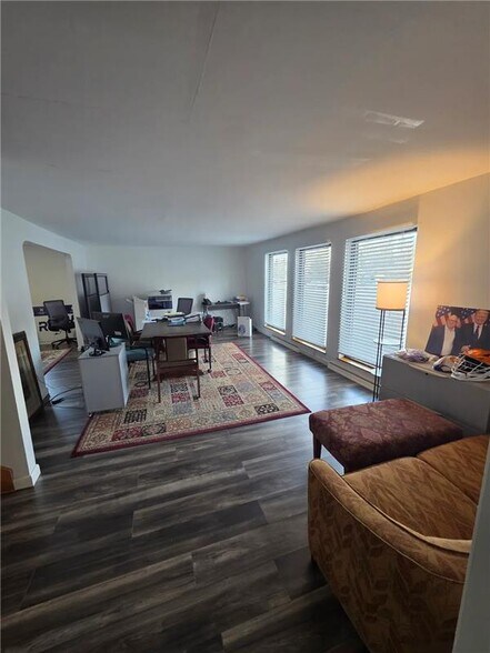 More Photos Of 6864 E Genesee St, Fayetteville Office Residential For Lease