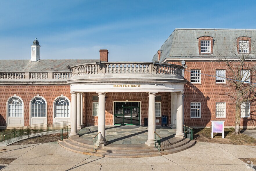 More Photos Of 2100 Middle Country Rd, Centereach Office For Sale