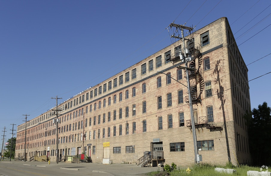 More Photos Of 446 Grandville Ave SW, Grand Rapids Warehouse For Sale