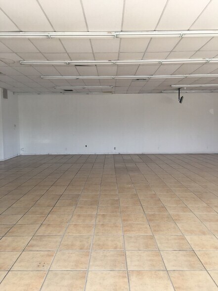 More Photos Of 6724 Lankershim Blvd, North Hollywood Unknown For Lease