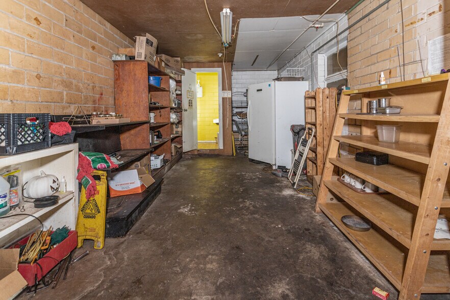 More Photos Of 301 N Wheeler Rd, Colmesneil Freestanding For Sale