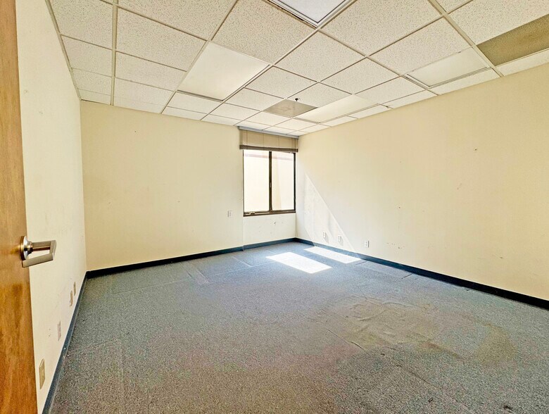 More Photos Of 1027 Cindy Ln, Carpinteria Warehouse For Lease