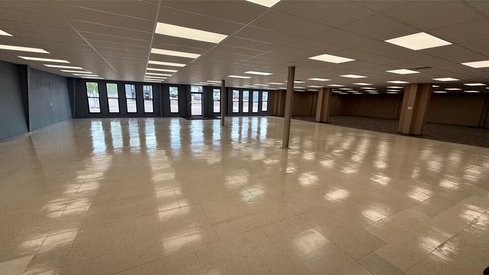 More Photos Of 1101 S Cliff Ave, Sioux Falls Freestanding For Lease