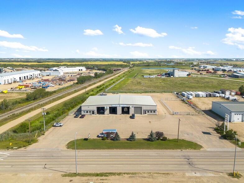 More Photos Of 4807 40 Av, Lloydminster Warehouse For Lease
