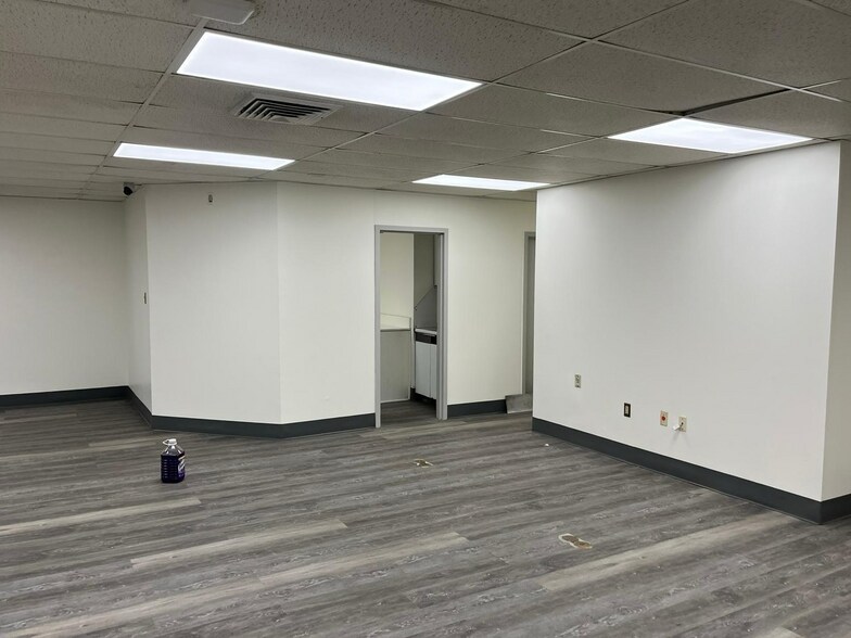 More Photos Of 9600 Express Ln, Richmond Truck Terminal For Lease