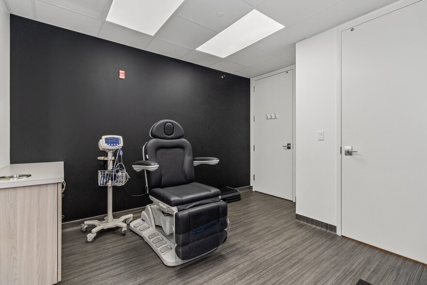 More Photos Of 2300 Chestnut Ave, Glenview Apartments For Sale