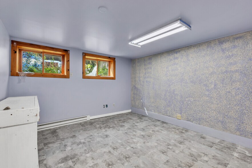 More Photos Of 203 Long Plain Rd, Whately Service For Sale