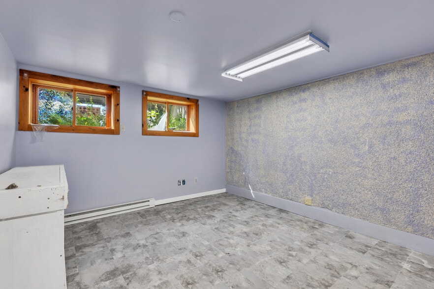 More Photos Of 203 Long Plain Rd, Whately Service For Sale