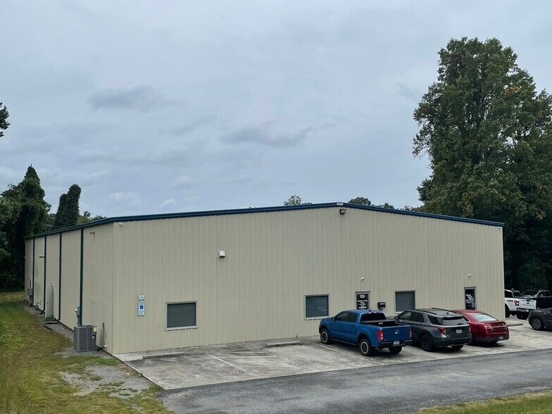 Primary Photo Of 125 W Robin Rd, Elkin Manufacturing For Lease