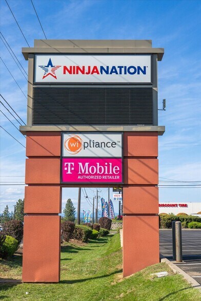 More Photos Of 8016 N Division St, Spokane Freestanding For Lease