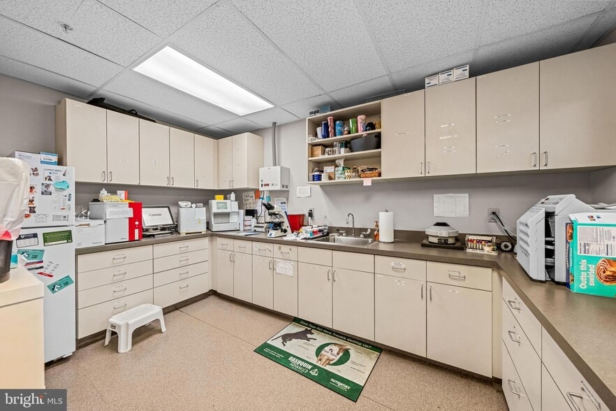 More Photos Of 405 W Wayne Ave, Wayne Office Residential For Sale