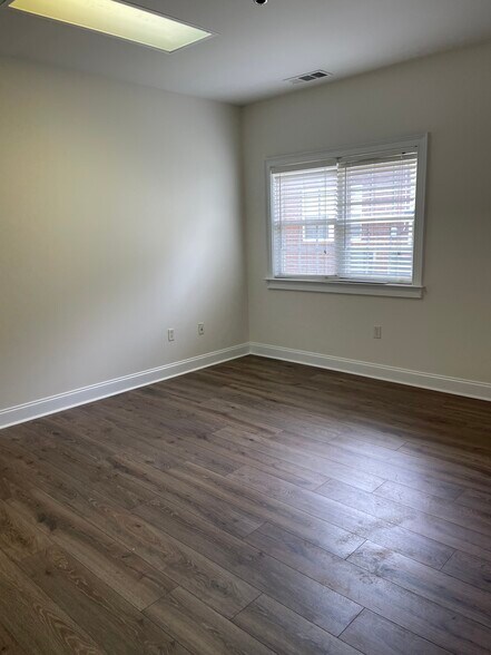 More Photos Of 3221 S Cherokee Ln, Woodstock Medical For Lease