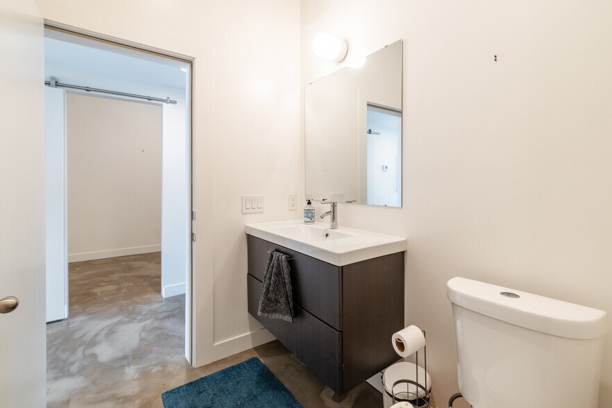 More Photos Of 5655 E Beverly Blvd, Los Angeles General Retail For Lease