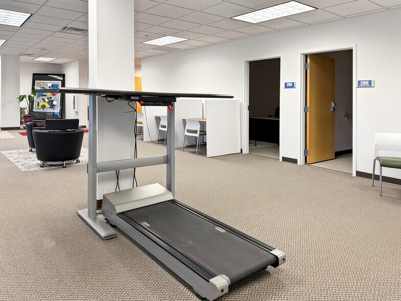 More Photos Of 625 Kenmoor Ave SE, Grand Rapids Coworking Space
