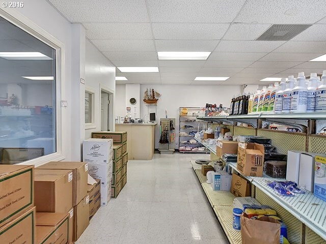 More Photos Of 8105 SE Duke St, Portland Storefront Retail Office For Sale
