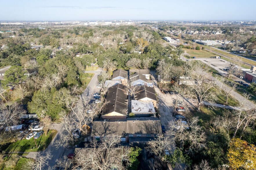 More Photos Of 310 Waco Ave, League City Apartments For Sale
