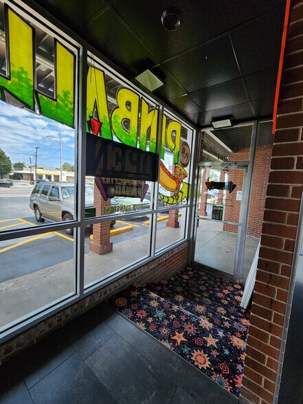 More Photos Of 521 S Glenstone Ave, Springfield General Retail For Lease