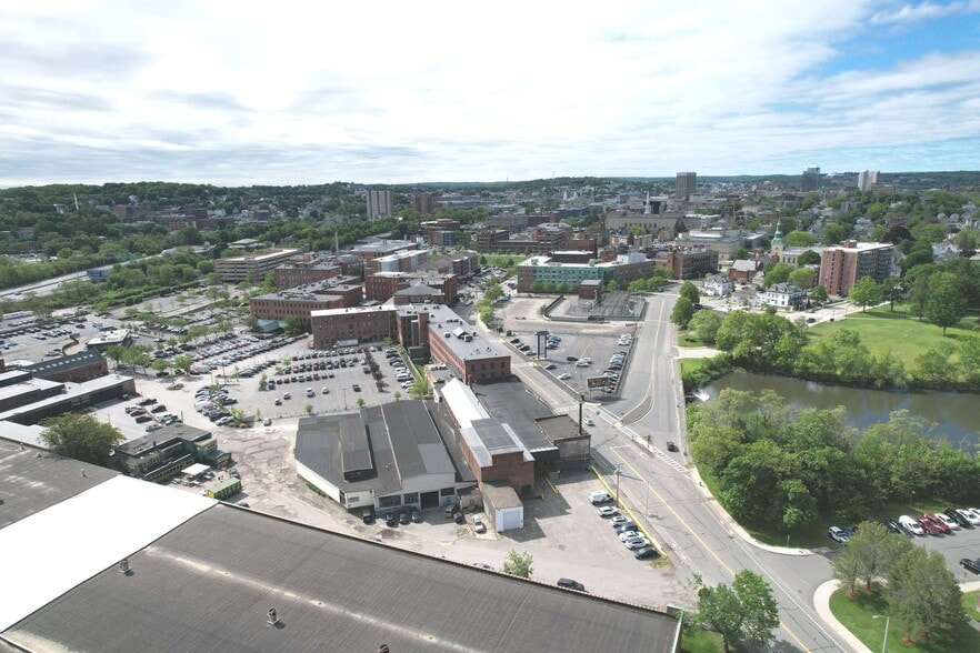 More Photos Of 112 Grove St, Worcester Showroom For Lease