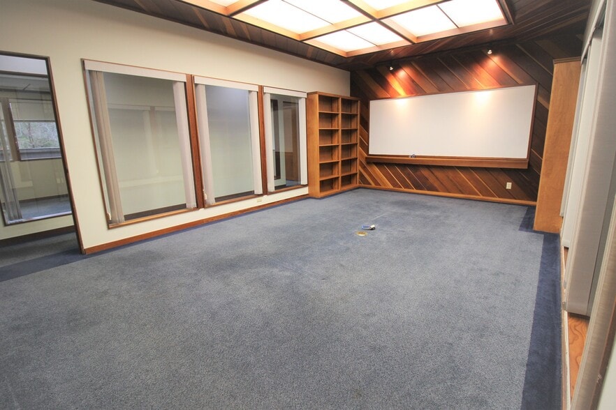More Photos Of 201 E Seventeenth St, Traverse City Office For Lease