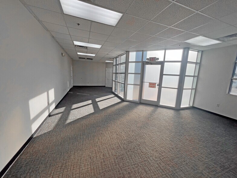 More Photos Of 140 Congress Blvd, Duncan Service For Lease