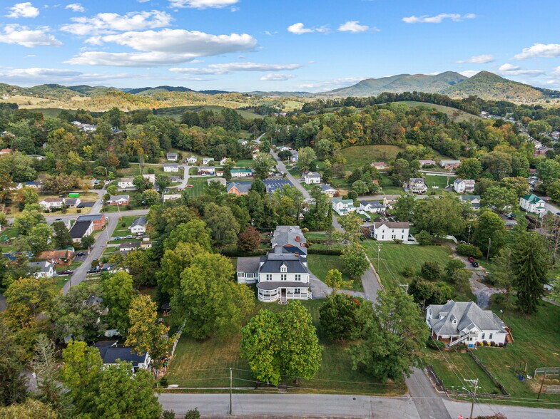 More Photos Of 639 Tower St, Tazewell Specialty For Sale