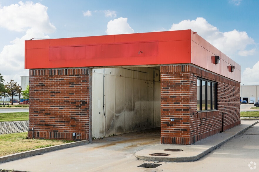 More Photos Of 5115 S Mingo Rd, Tulsa Convenience Store For Lease