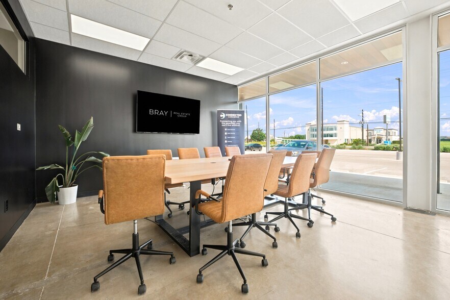 More Photos Of 8610 Potranco Rd, San Antonio Storefront Retail Office For Lease