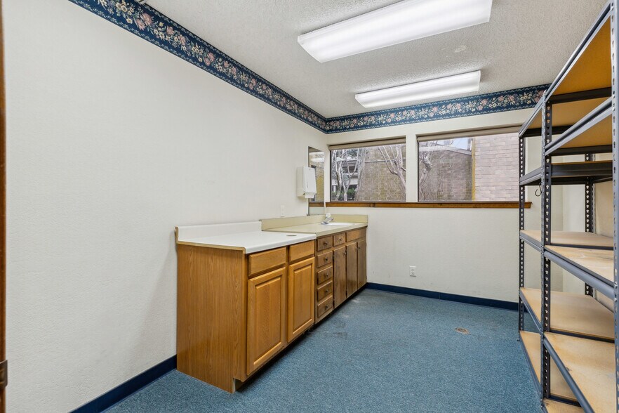 More Photos Of 303 N Ridgeway Dr, Cleburne Medical For Sale