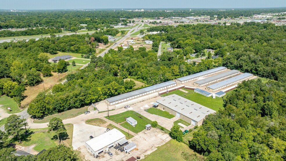 More Photos Of 1933 Winnsboro Rd, Monroe Distribution For Sale