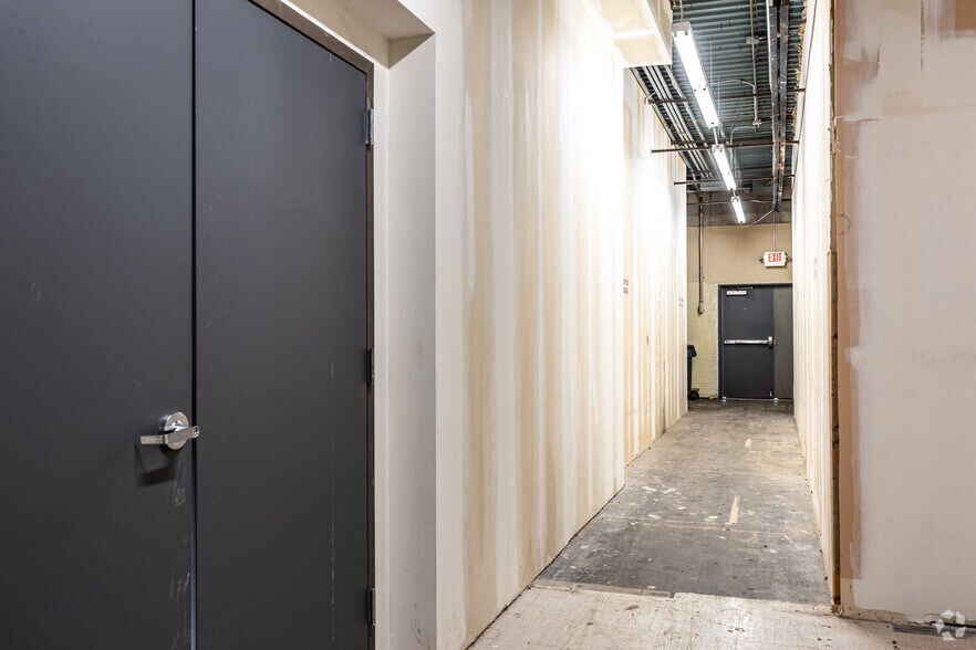 More Photos Of 3600-3840 W 95th St, Leawood Unknown For Lease