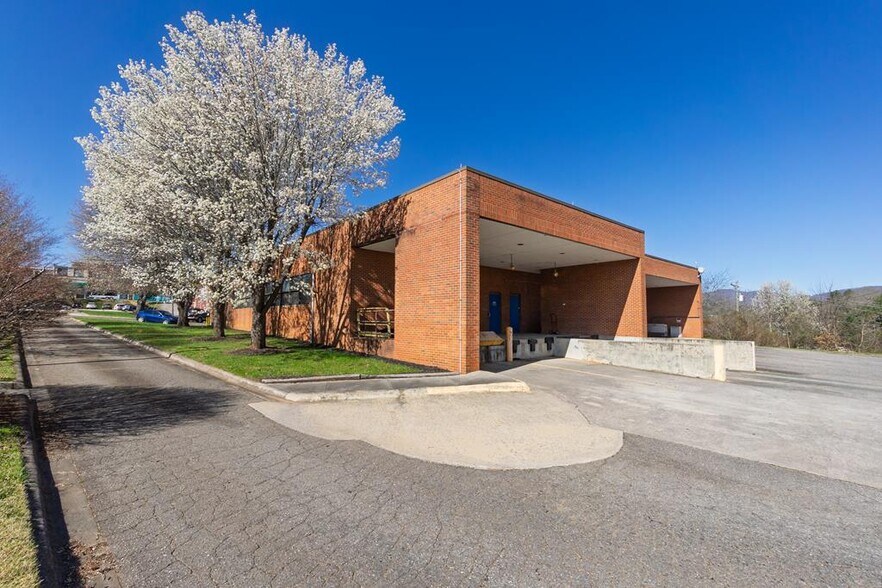 More Photos Of 261 E Palmer St, Franklin Manufacturing For Sale