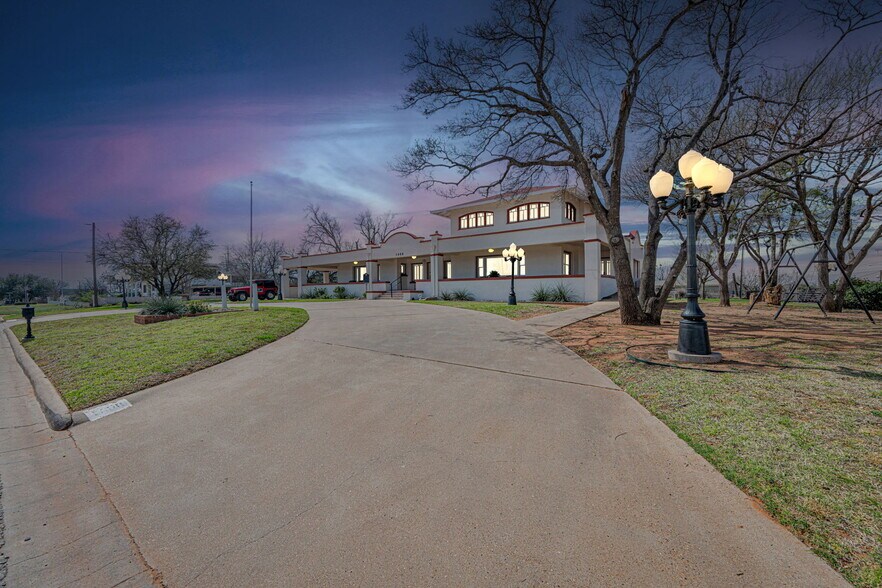 More Photos Of 1400 Sam Houston St, Sweetwater Hospitality For Sale