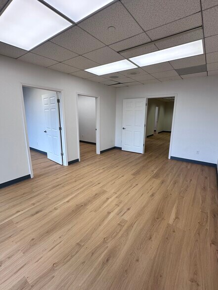 More Photos Of 730 Holiday Dr, Pittsburgh Office For Lease