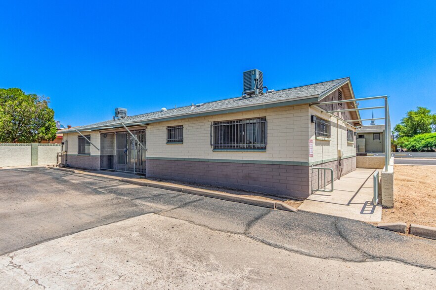 More Photos Of 8545 N Black Canyon Hwy, Phoenix Medical For Sale