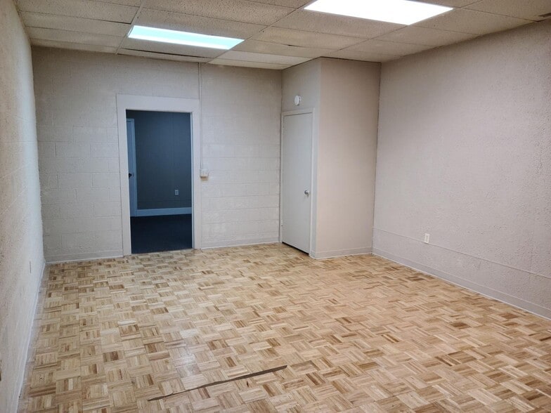 More Photos Of 3060 Madison Ave SE, Grand Rapids Service For Lease