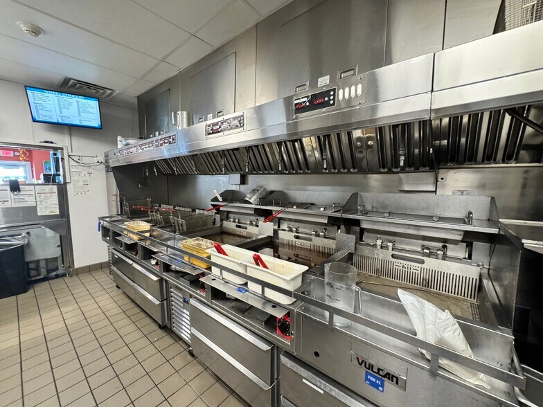More Photos Of 3021 W 147th St, Posen Restaurant For Sale