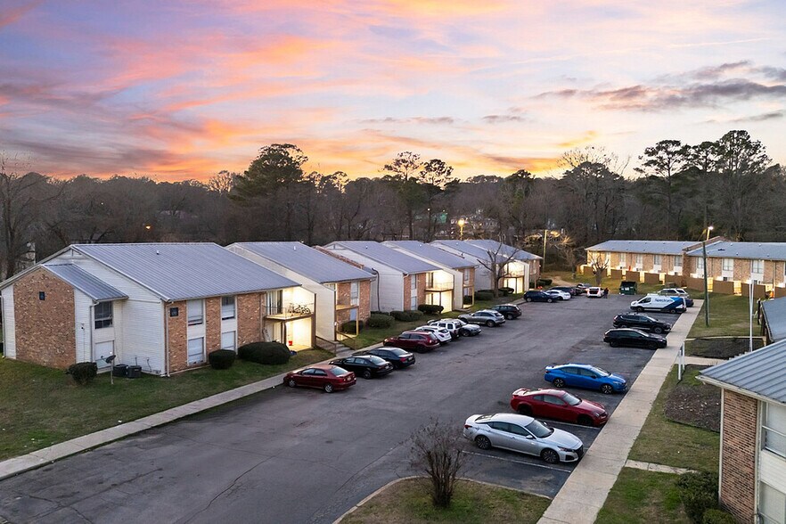 More Photos Of 856 Park Brook Trl, Birmingham Apartments For Sale