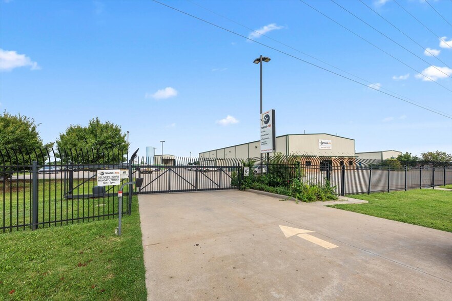 More Photos Of 12400 S Sunnylane Rd, Moore Manufacturing For Lease