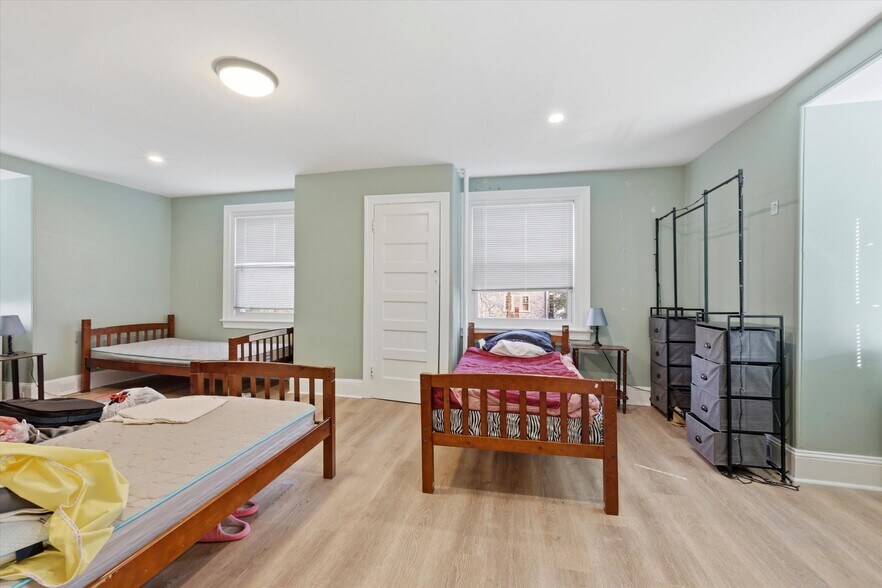 More Photos Of 24 W Stewart Ave, Lansdowne Specialty For Sale