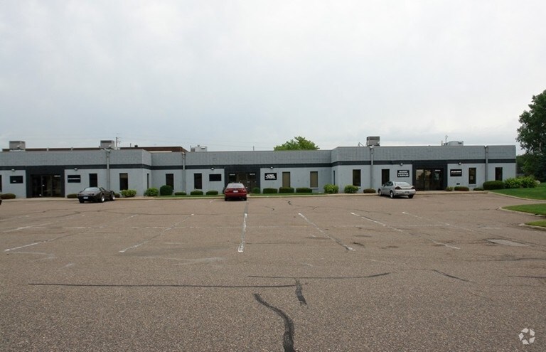 More Photos Of 6820-6848 Washington Ave S, Eden Prairie Showroom For Lease