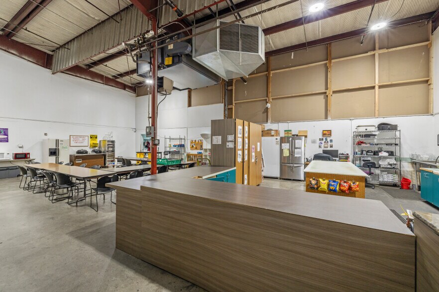 More Photos Of 2350 Maywood Dr, Klamath Falls Manufacturing For Sale