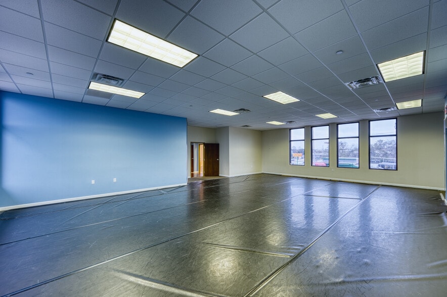 More Photos Of 8200-8250 66th St N, Pinellas Park Unknown For Lease